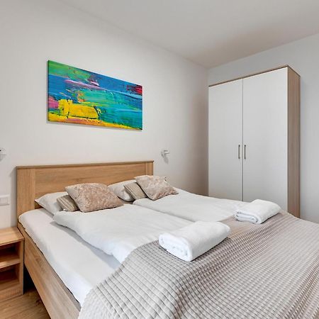 Apartament Nadmorskie Spektrum & Parking グダニスク エクステリア 写真